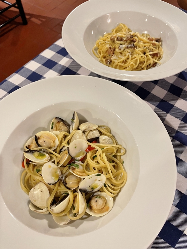 Linguine vongole and spaghetti carbonara from Pete's Place restaurant at Grand Hyatt Hotel