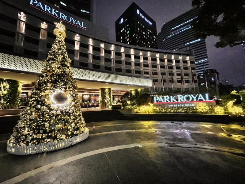 Christmas decor at entrance to PARKROYAL On Beach Road Hotel